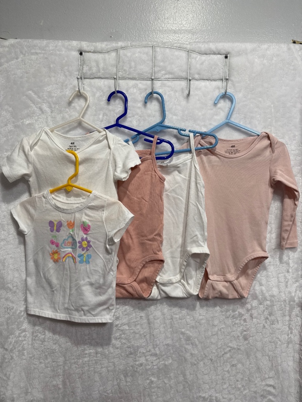 Baby Girls clothes bodysuits & t-Shirt H&M and Garanimals size 18 Months